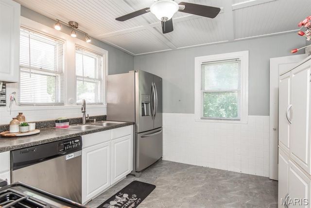 8725 Susan Avenue, St John, MO 63114