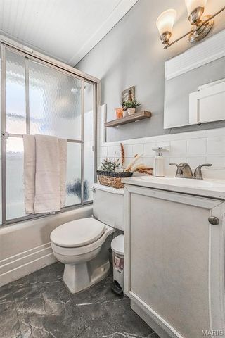 8725 Susan Avenue, St John, MO 63114