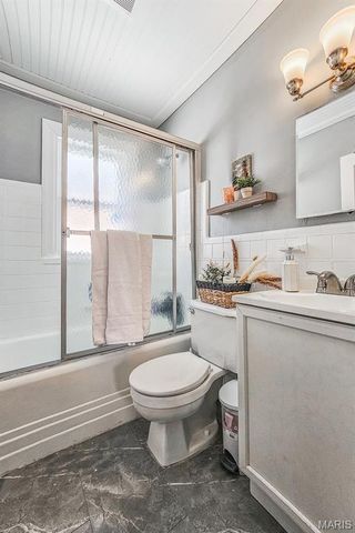 8725 Susan Avenue, St John, MO 63114