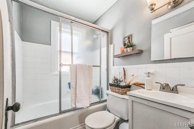 8725 Susan Avenue, St John, MO 63114