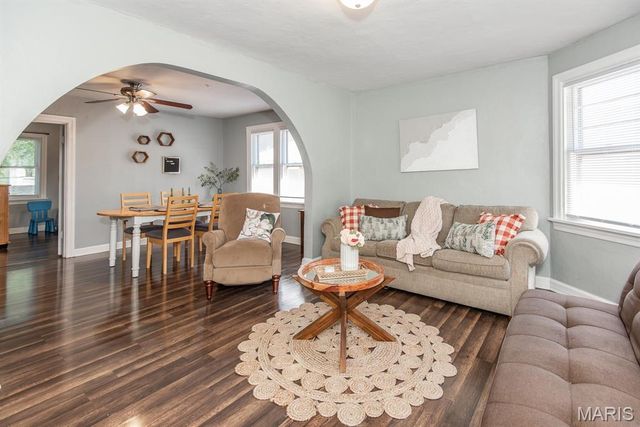 8725 Susan Avenue, St John, MO 63114