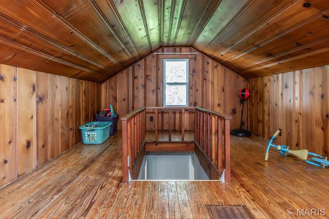 8725 Susan Avenue, St John, MO 63114