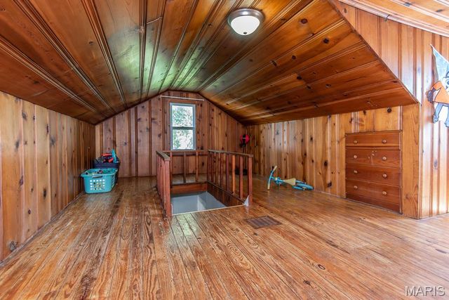 8725 Susan Avenue, St John, MO 63114