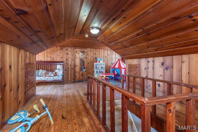 8725 Susan Avenue, St John, MO 63114