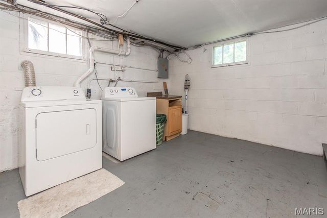 8725 Susan Avenue, St John, MO 63114