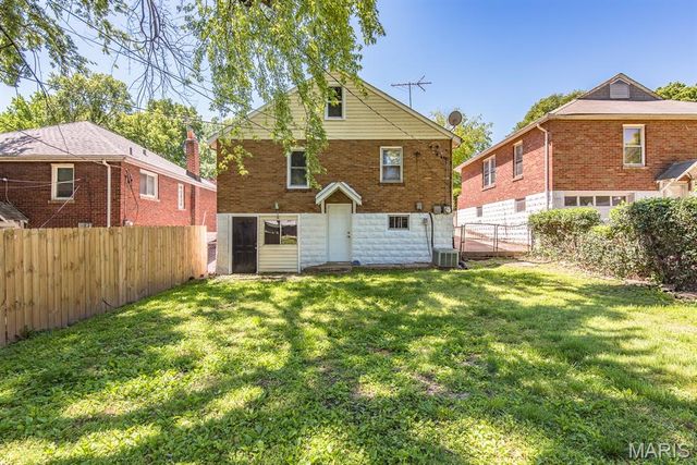 8725 Susan Avenue, St John, MO 63114