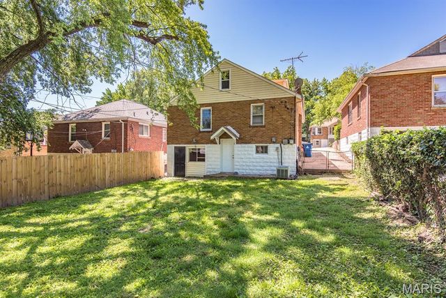 8725 Susan Avenue, St John, MO 63114