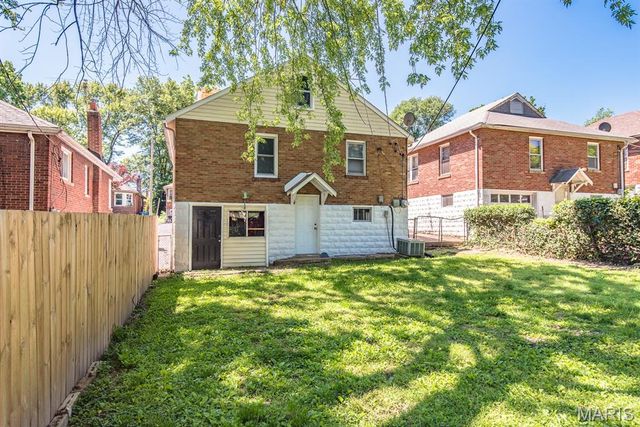 8725 Susan Avenue, St John, MO 63114