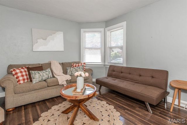 8725 Susan Avenue, St John, MO 63114