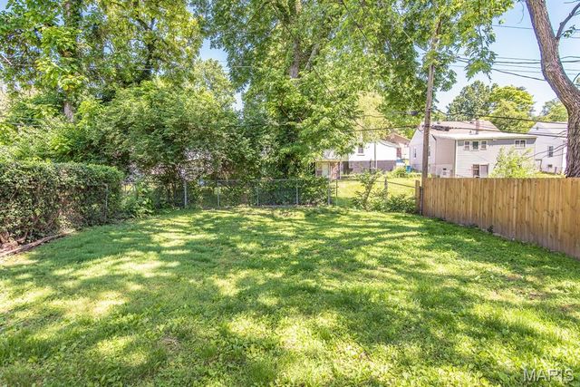 8725 Susan Avenue, St John, MO 63114