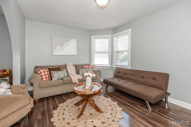 8725 Susan Avenue, St John, MO 63114