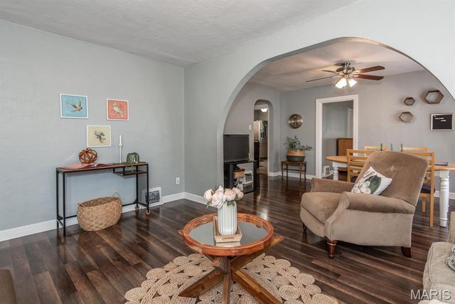 8725 Susan Avenue, St John, MO 63114