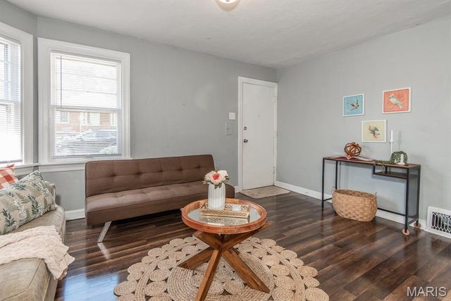 8725 Susan Avenue, St John, MO 63114