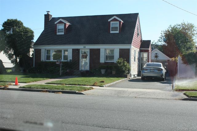 138 Manor Parkway, Uniondale, NY 11553