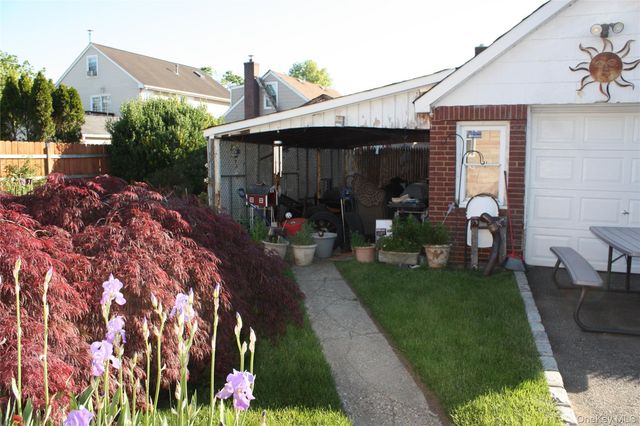 138 Manor Parkway, Uniondale, NY 11553