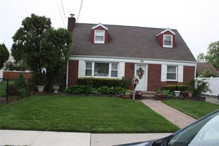 138 Manor Parkway, Uniondale, NY 11553