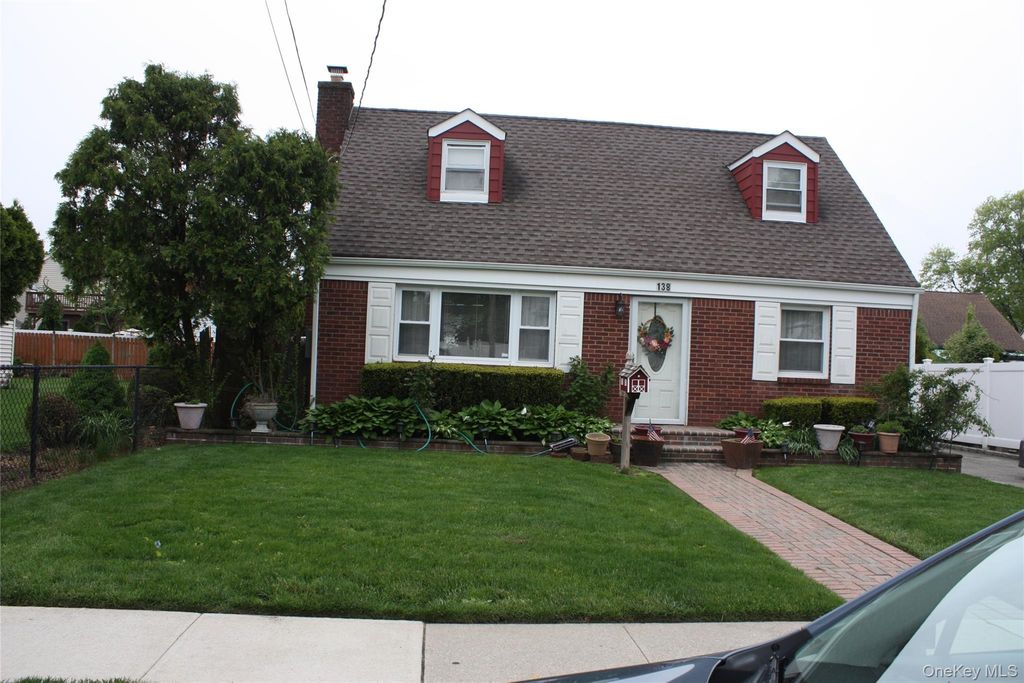 138 Manor Parkway, Uniondale, NY 11553