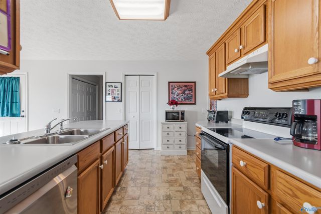 588 Latham, Eva, AL 35621