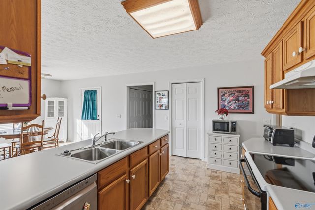 588 Latham, Eva, AL 35621