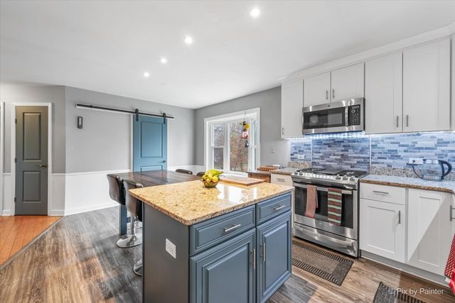 515 SURREY RIDGE Drive, Cary, IL 60013