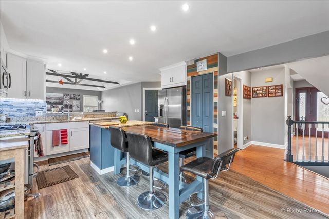 515 SURREY RIDGE Drive, Cary, IL 60013