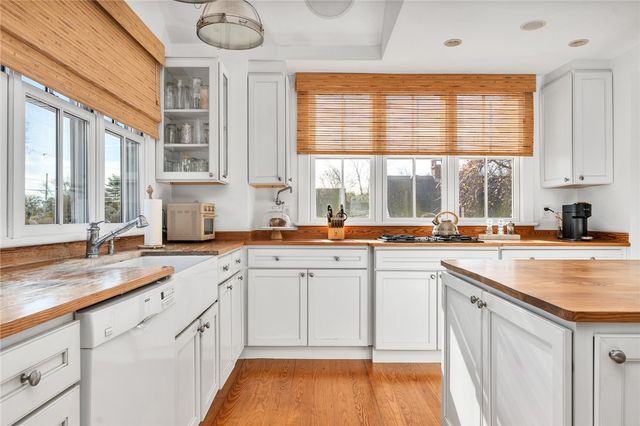 43 Noyes Neck Road, Westerly, RI 02891