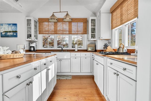 43 Noyes Neck Road, Westerly, RI 02891