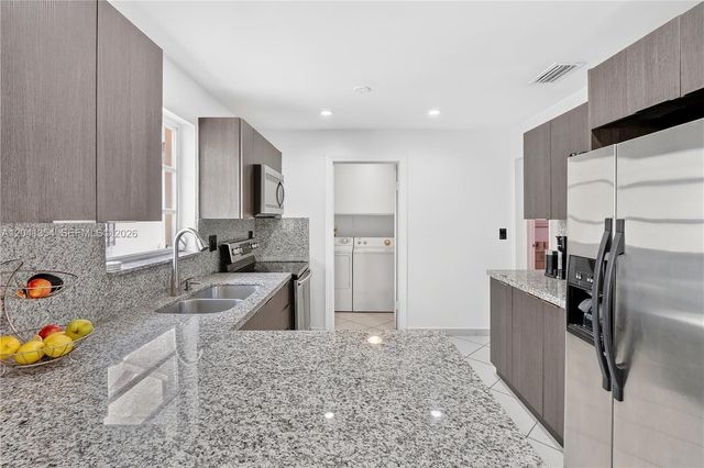 3210 NW 19th St, Miami, FL 33125