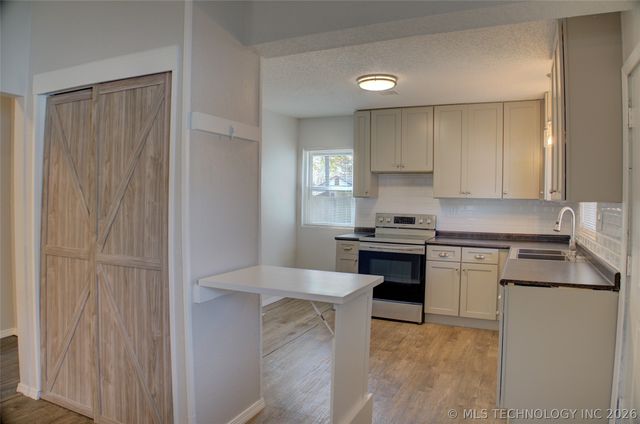 438 S 55th West Avenue, Tulsa, OK 74127