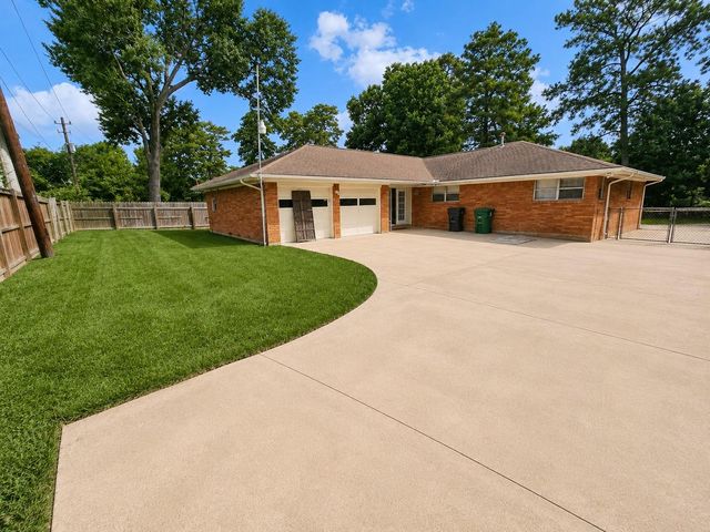 2126 Possum Creek Road, Houston, TX 77017