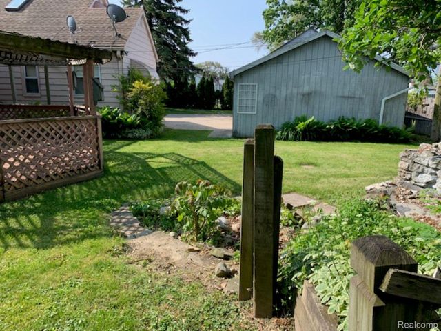 28511 Hillview Street, Roseville, MI 48066