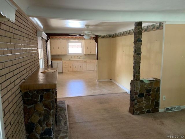 28511 Hillview Street, Roseville, MI 48066