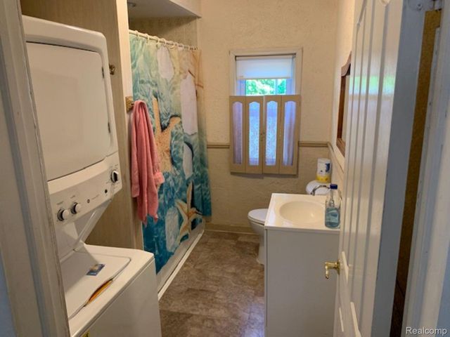 28511 Hillview Street, Roseville, MI 48066