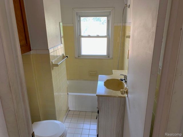 28511 Hillview Street, Roseville, MI 48066