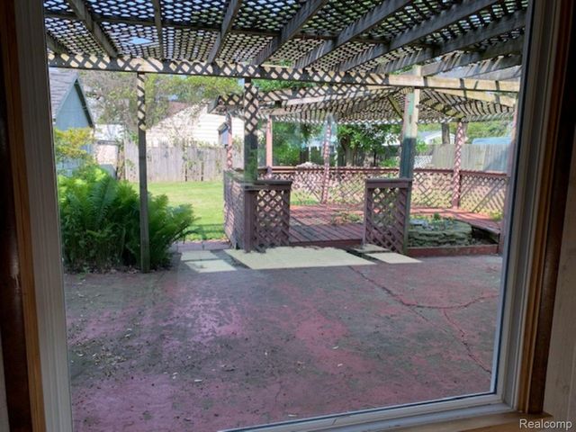 28511 Hillview Street, Roseville, MI 48066