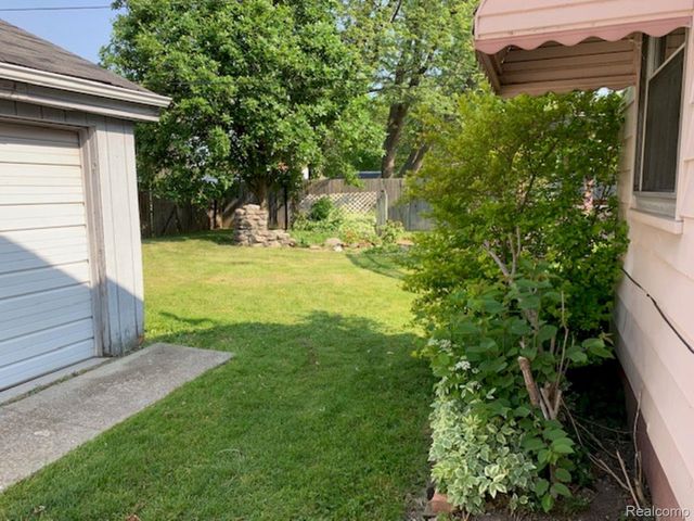 28511 Hillview Street, Roseville, MI 48066