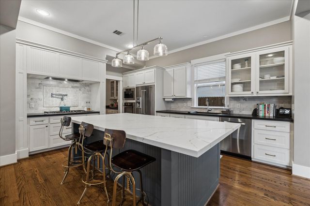 1525 Chippendale Road, Houston, TX 77018