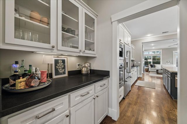 1525 Chippendale Road, Houston, TX 77018