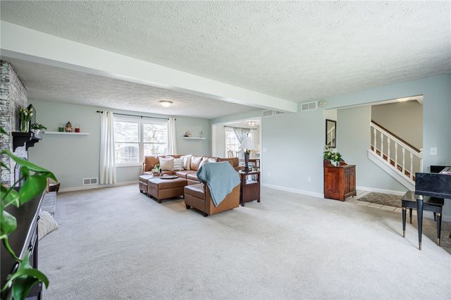 436 Thrushwood Lane, Webster, NY 14580