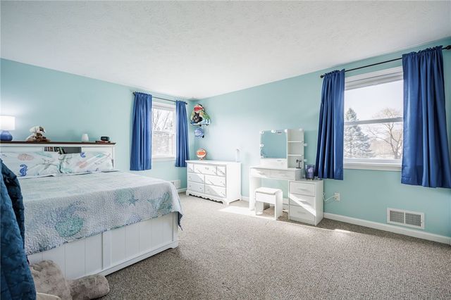 436 Thrushwood Lane, Webster, NY 14580