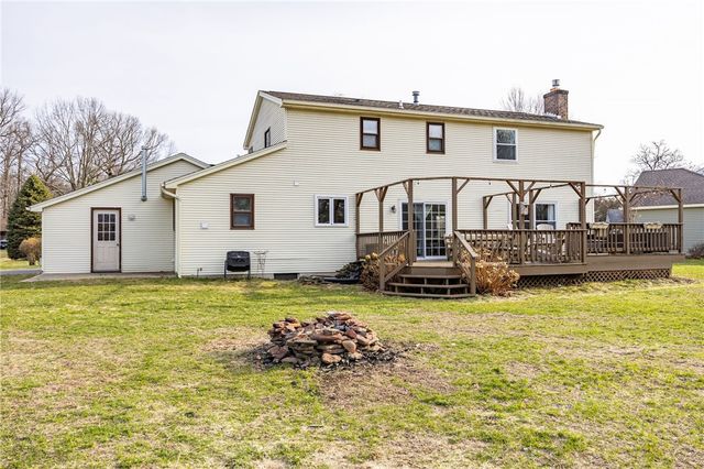 436 Thrushwood Lane, Webster, NY 14580