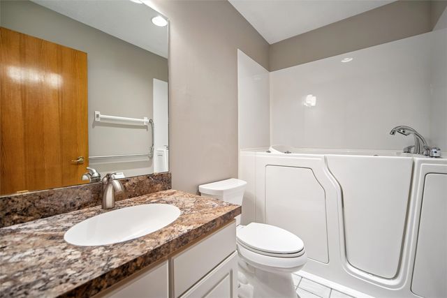 5930 Ep True Parkway, West Des Moines, IA 50266