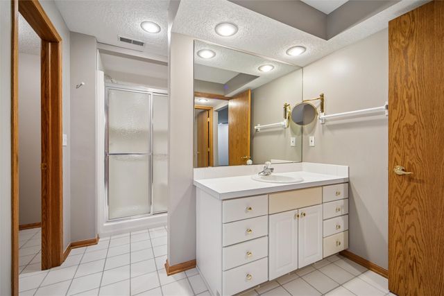 5930 Ep True Parkway, West Des Moines, IA 50266