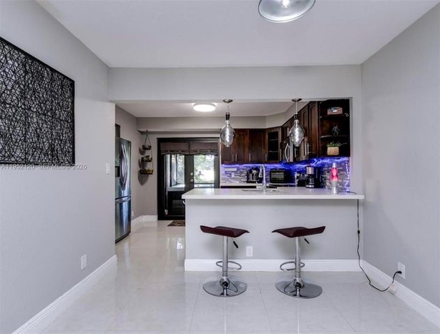 227 Wimbledon Lake Dr 227, Plantation, FL 33324