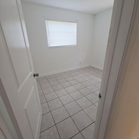 160 NW 15TH Place, Pompano Beach, FL 33060