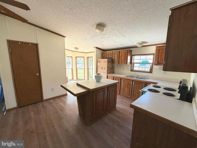 324 FANCY FILLY CIR, Martinsburg, WV 25403