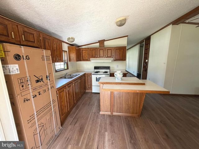 324 FANCY FILLY CIR, Martinsburg, WV 25403