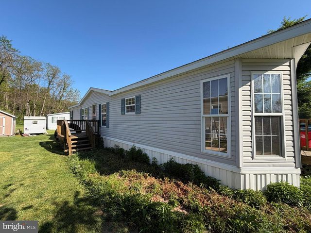 324 FANCY FILLY CIR, Martinsburg, WV 25403