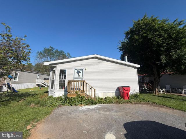 324 FANCY FILLY CIR, Martinsburg, WV 25403