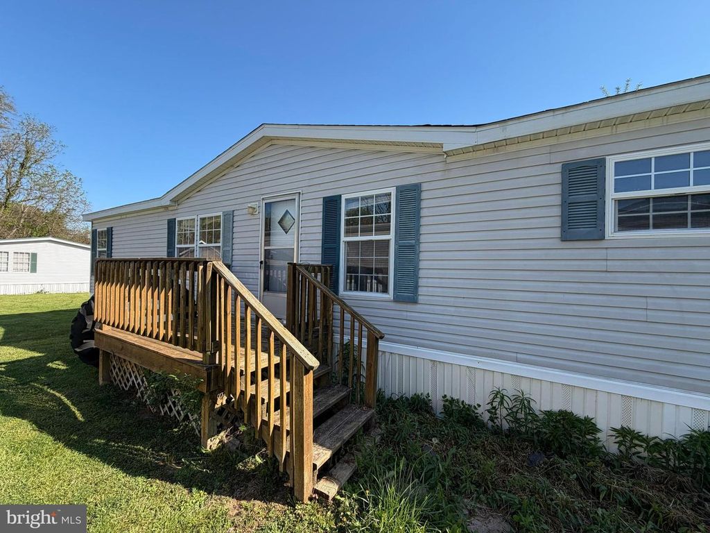 324 FANCY FILLY CIR, Martinsburg, WV 25403
